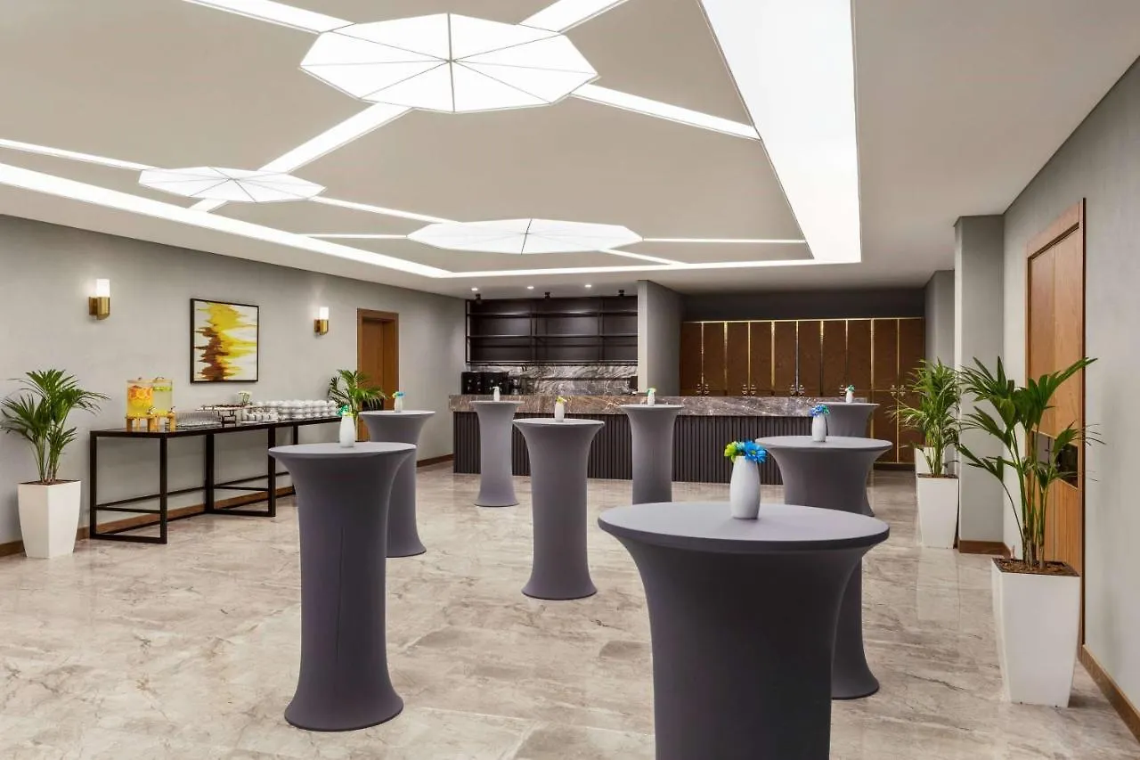 Hotel Wyndham Garden Baku 5*,